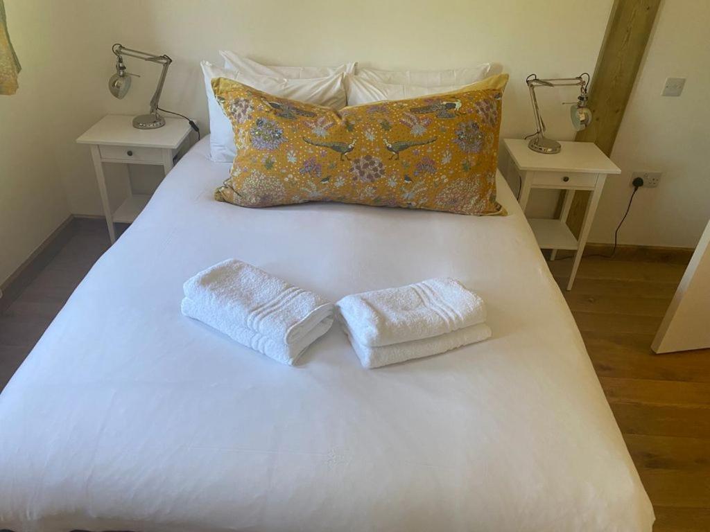 Hotel The Holford Arms Chalets And Glamping Didmarton Zewnętrze zdjęcie