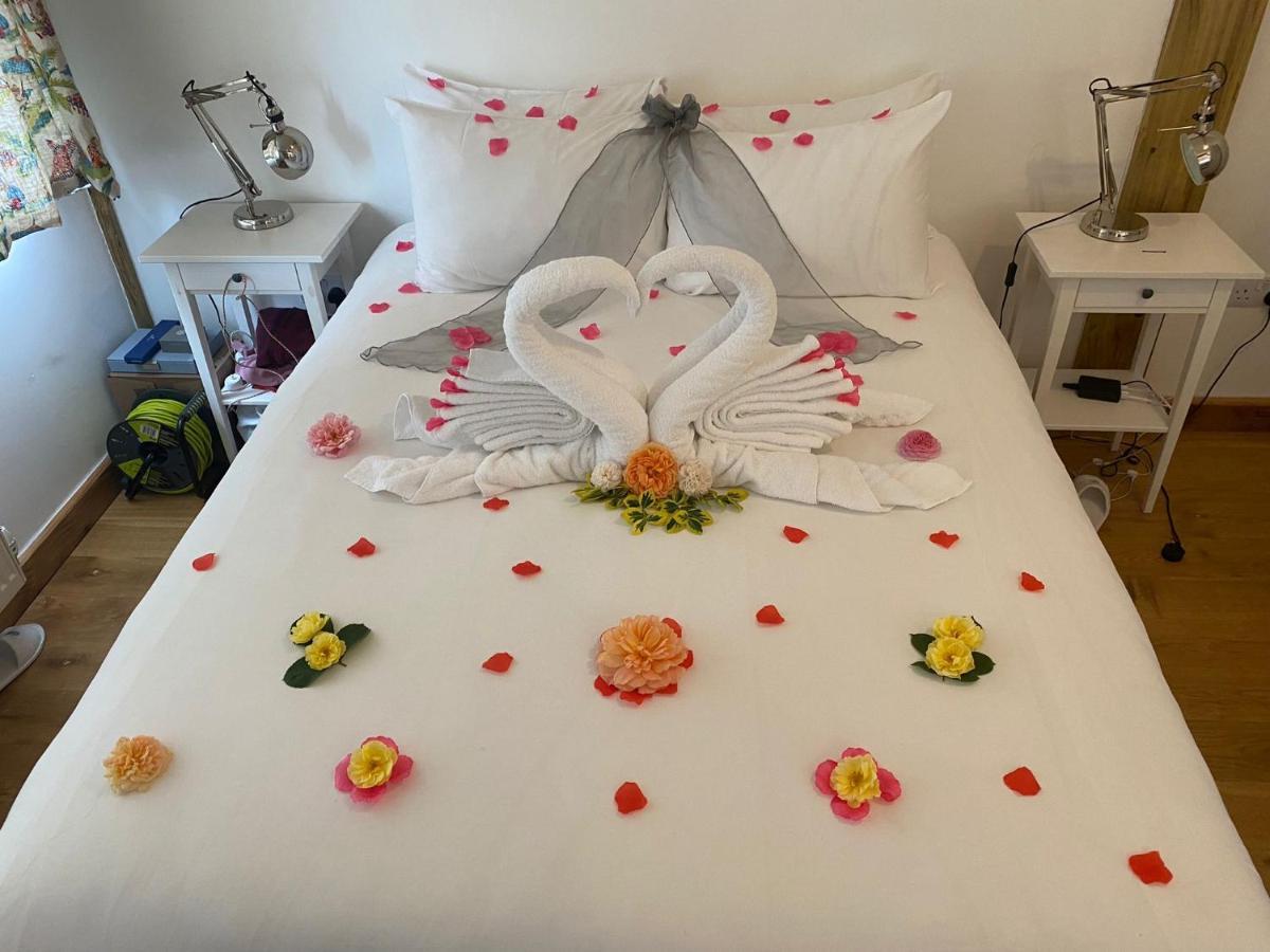 Hotel The Holford Arms Chalets And Glamping Didmarton Zewnętrze zdjęcie