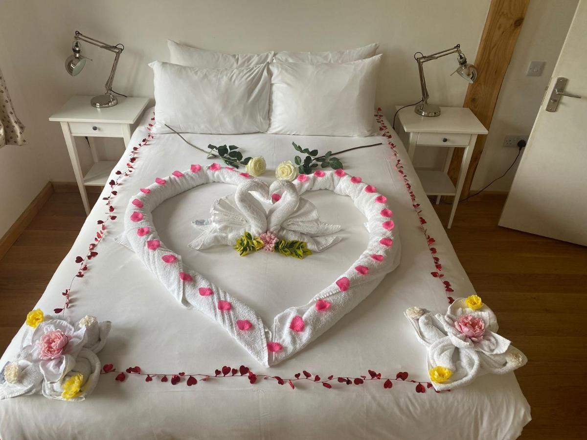 Hotel The Holford Arms Chalets And Glamping Didmarton Zewnętrze zdjęcie